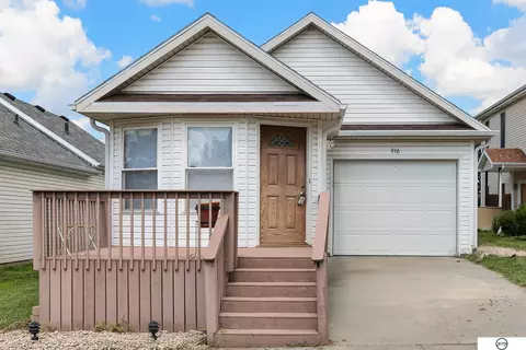 916 W Washington Pl, Lincoln, NE 68522