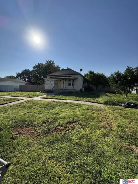 818 H St, Central City, NE 68826