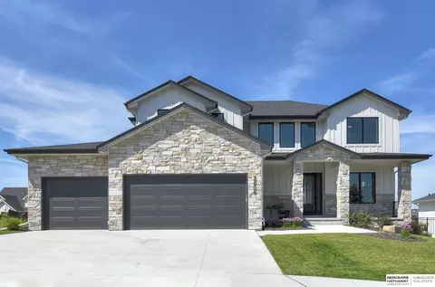 21702 Grover St, Elkhorn, NE 68130