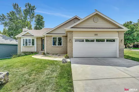 5201 Happy Hollow Ln, Lincoln, NE 68516
