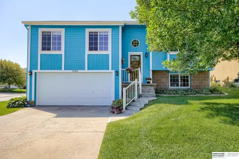 17163 Ruggles St, Omaha, NE 68116