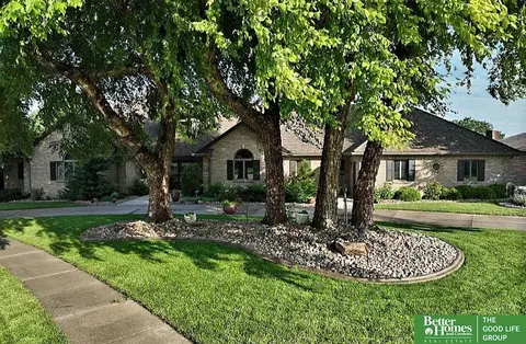 900 Saint Andrews Ct, York, NE 68467