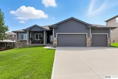 2303 Lola Ave, Bellevue, NE 68147