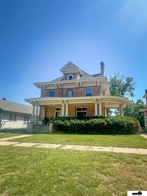 1014 E St, Fairbury, NE 68352