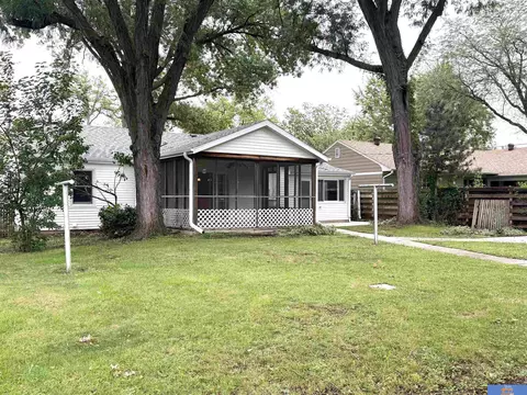 Exterior - 1315 Summit St, Beatrice, NE 68310 photo 5 of 6