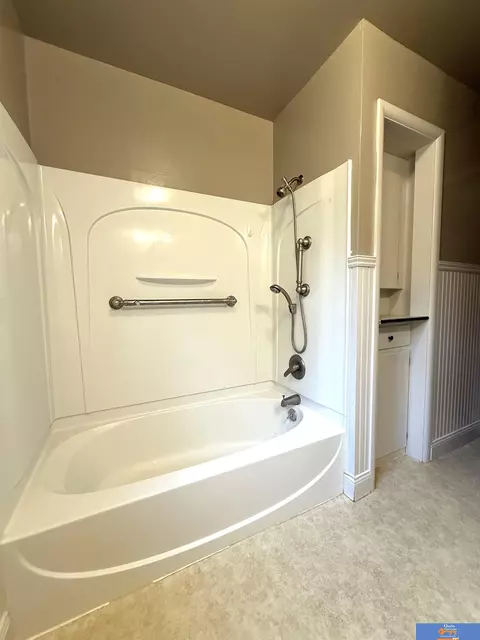 Bath - 1315 Summit St, Beatrice, NE 68310 photo 3 of 3