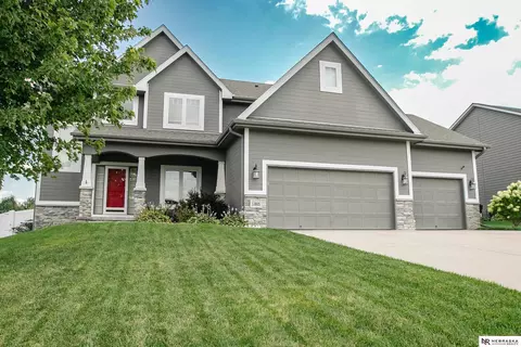 13805 S 49th St, Papillion, NE 68133