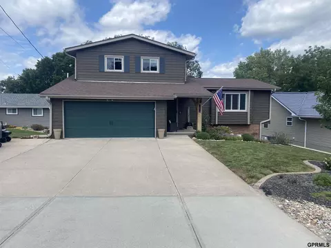 1214 Murray Pt, Plattsmouth, NE 68048