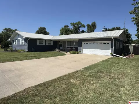1024 Circle Dr, Fairbury, NE 68352