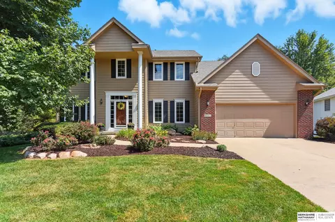 9201 Plum Dale Rd, La Vista, NE 68128