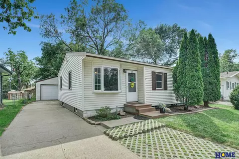 7145 Holdrege St, Lincoln, NE 68505