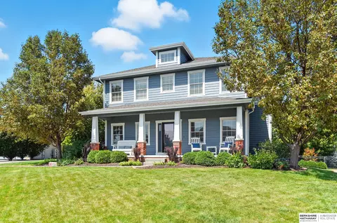 18926 Nicholas St, Omaha, NE 68022