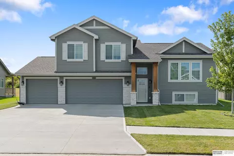 13508 S 55th St, Papillion, NE 68133