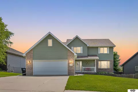 17205 Jessica Ln, Gretna, NE 68028