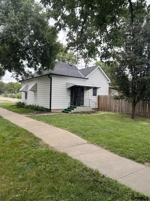724 G St, Fairbury, NE 68352