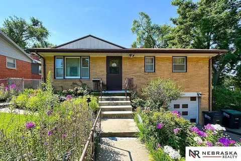 6137 Hamilton St, Omaha, NE 68132