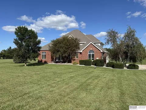6445 N 168th St, Omaha, NE 68116