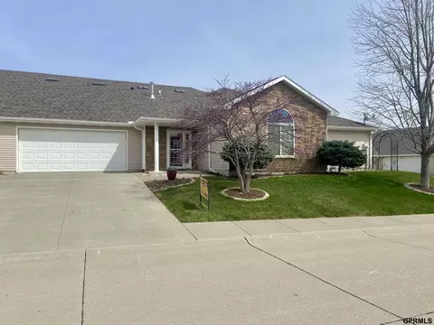 16002 Tucker Plz, Bennington, NE 68007