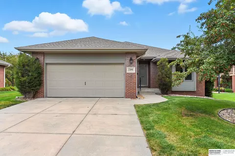 7240 Marie Ln, Lincoln, NE 68516