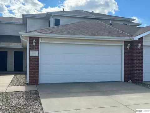5975 Haswell Pl, Lincoln, NE 68521