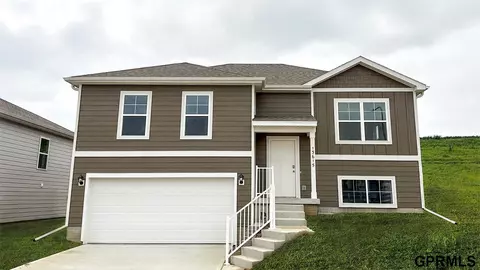 8820 S 185th St, Omaha, NE 68136
