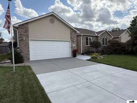 7223 Shirl Dr, Lincoln, NE 68516