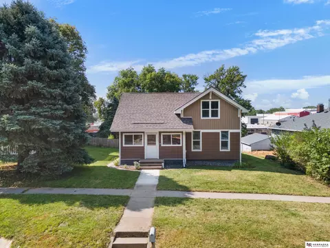 327 E 7th St, Wahoo, NE 68066