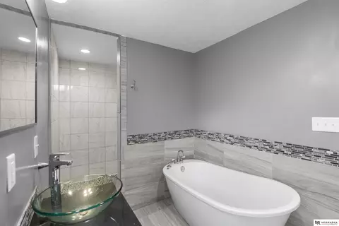 Bath - 327 E 7th St, Wahoo, NE 68066 photo 3 of 3