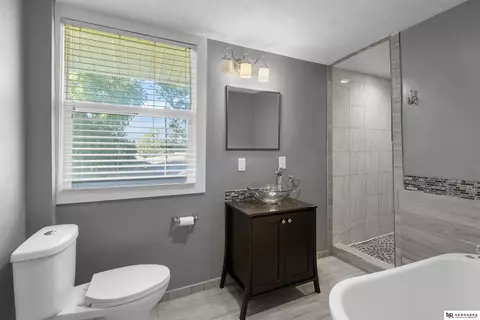 Bath - 327 E 7th St, Wahoo, NE 68066 photo 1 of 3