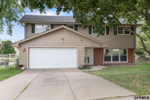 5406 N Oaks Blvd, Omaha, NE 68134