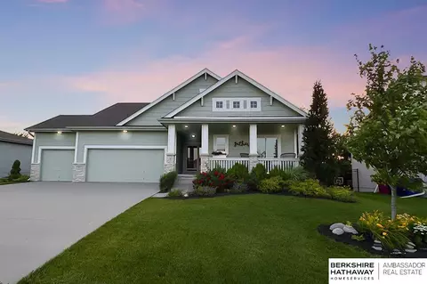 10818 S 109th St, Papillion, NE 68046