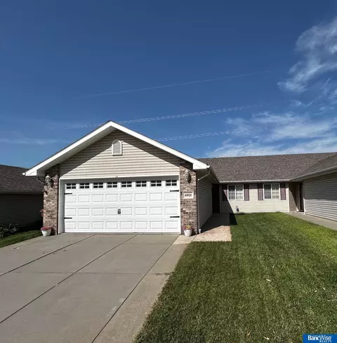 6921 Whitewater Ln, Lincoln, NE 68521