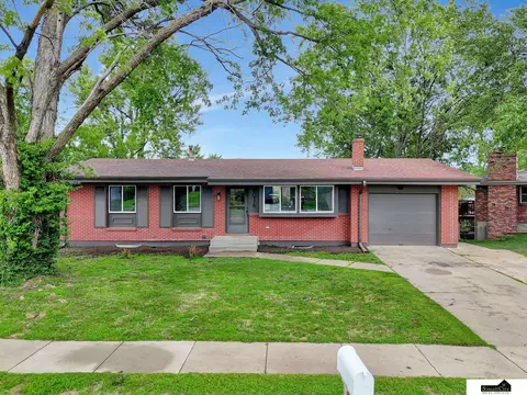 8016 E Avon Ln, Lincoln, NE 68505