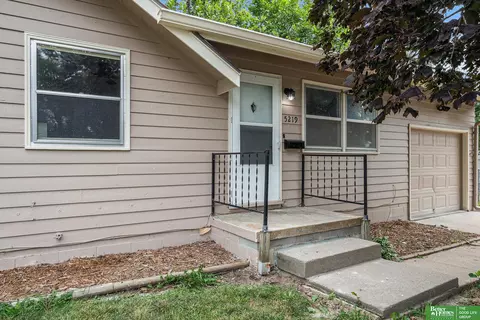 5219 N 64th St, Omaha, NE 68104