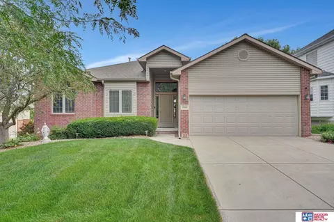 5000 Country Hill Rd, Lincoln, NE 68516