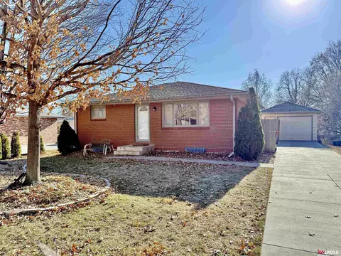 3741 Linden St, Lincoln, NE 68516