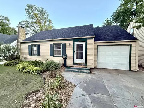 3733 C St, Lincoln, NE 68510