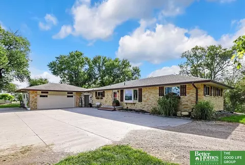 22501 Schram Rd, Gretna, NE 68028
