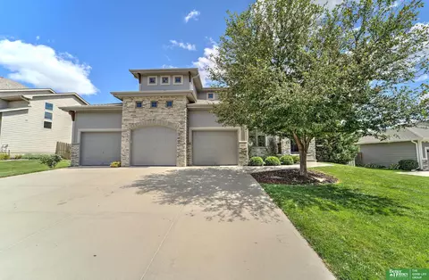 1601 S 211 St, Elkhorn, NE 68022