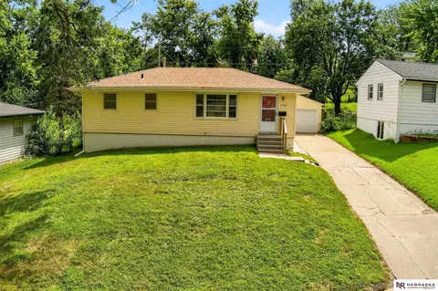 9127 Meredith Ave, Omaha, NE 68134
