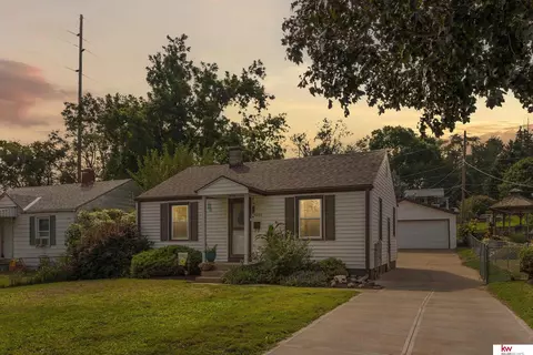 6252 S 41st Ave, Omaha, NE 68107