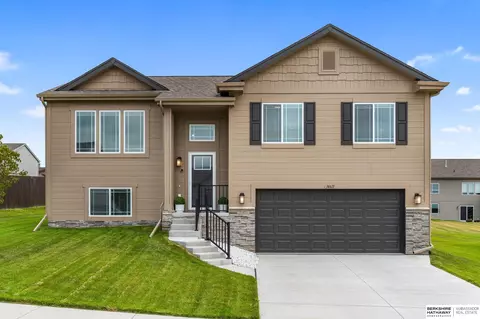 14611 S 18th St, Bellevue, NE 68123