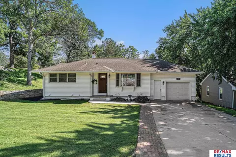 1705 Avery Rd E, Bellevue, NE 68005