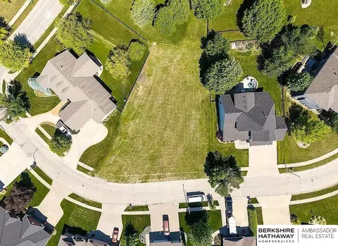 15114 Gilder Ave, Bennington, NE 68007