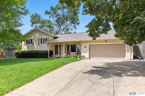 10416 Browne St, Omaha, NE 68134