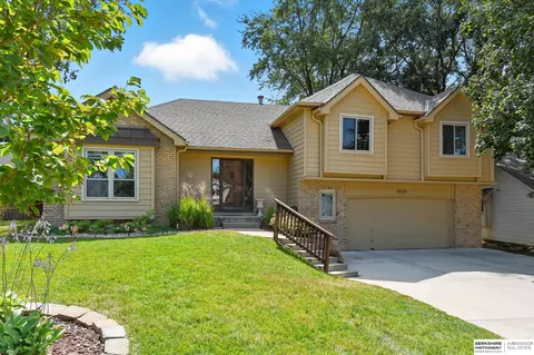 15727 Westchester Cir, Omaha, NE 68118