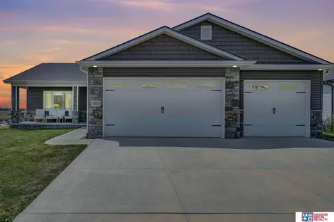 1035 Cyprus Blvd, Hickman, NE 68372