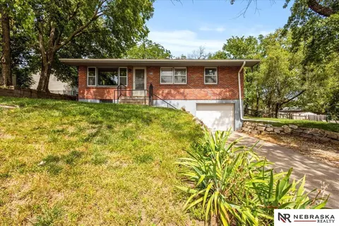 1320 Nelson St, Lincoln, NE 68521