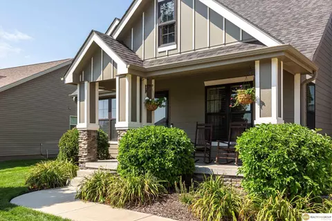 18628 Emiline St, Omaha, NE 68136