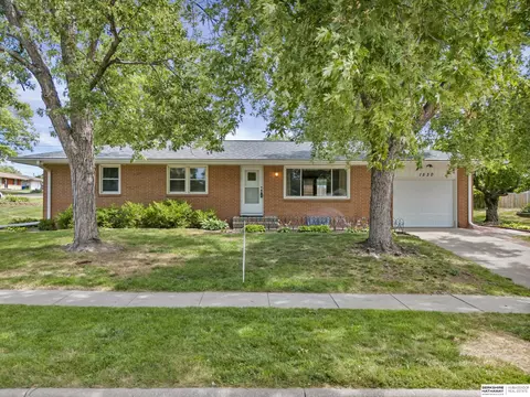1530 N 76th St, Lincoln, NE 68505